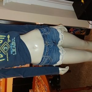 NWOT Almost Famous size 7 juniors w lace detail booty shorts